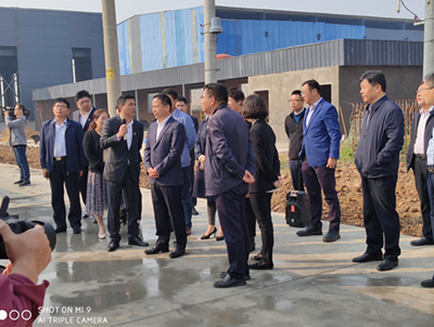 共進：歡迎新沂市市委書記高山及各位領導來廠視察，感謝他們對共進機械廠的大力支持！